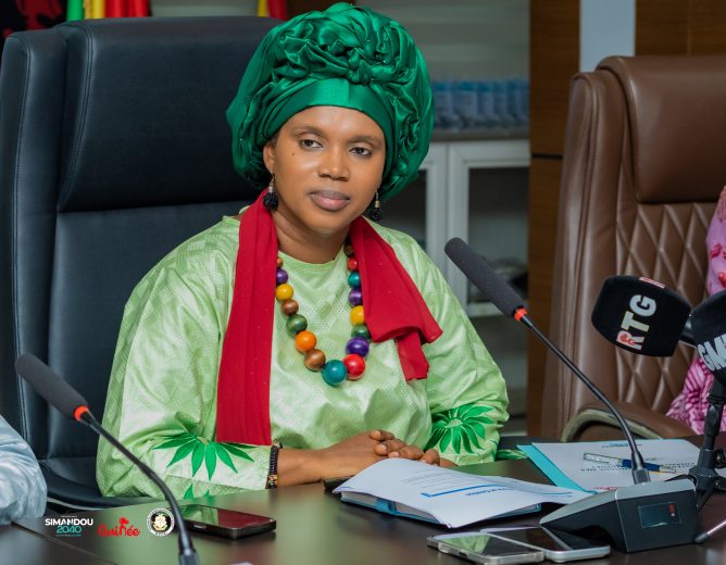 DNPEC/Notation souveraine pays : la Guinée passe de B+ stable à « B+ avec perspectives positives », note attribuée par le Cabinet International Standard and Poor’s.